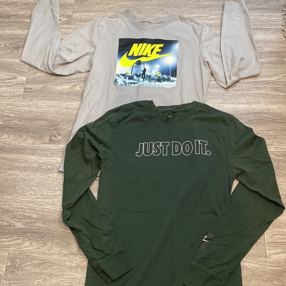 Nike Men’s Small long sleeve shirts (2)